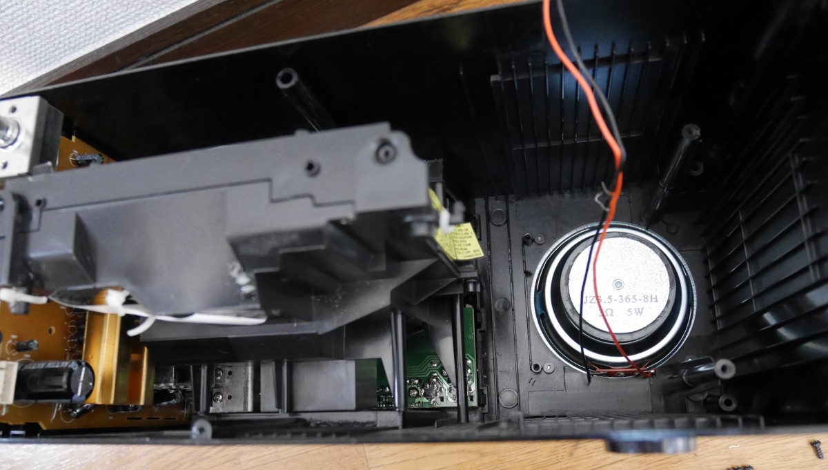 ビクター RD-N1 CDのディスクトレイが開かない 分解修理｜修理方法.com
